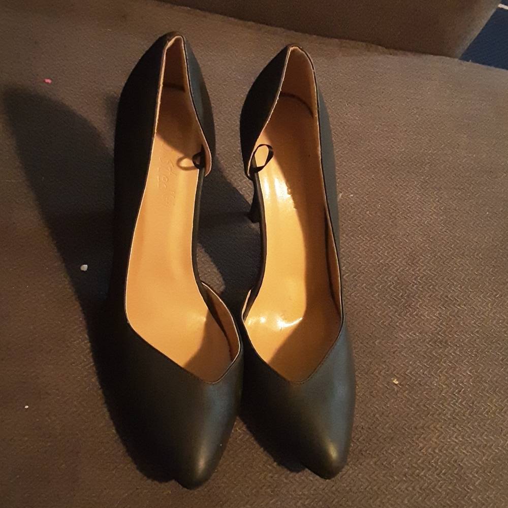 NWOT black heels